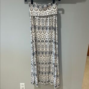 Elegant Black and White Patterned Skirt